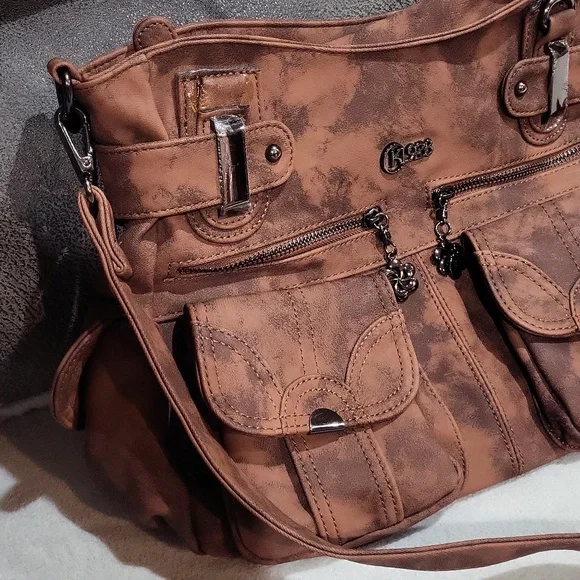 KL928 Crossbody Bag - Picture 3 of 16